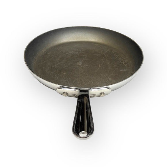 All-Clad ★ D5® Stainless Steel Nonstick Omelette 9” Fry Pan ★ Stainless Steel ★ - Picture 8 of 16